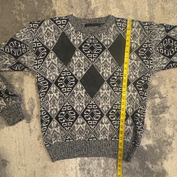 D’Cesare Gray and Black Crewneck Sweater - Picture 5 of 5